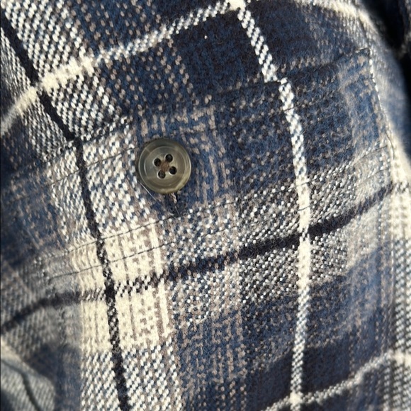 St. John’s Bay Blue and White Plaid Button-Up Shirt size Large - Picture 5 of 8